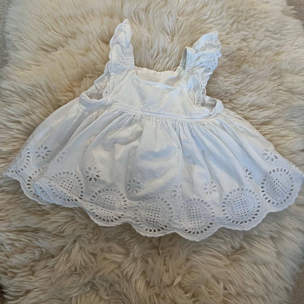White lace floral shirt or dress, baby gap, back buttons, short sleeve, 12-18m